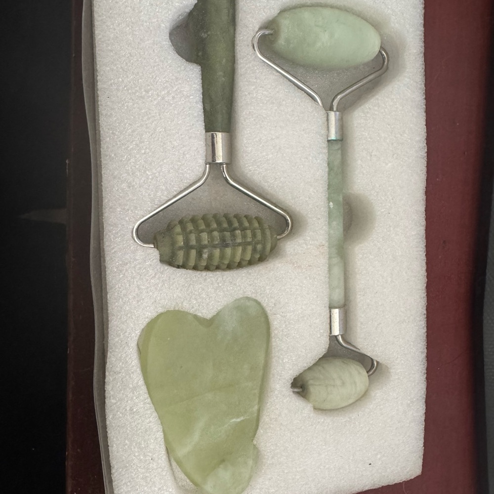 Green Face Mask Accessories Set with Jade Tools